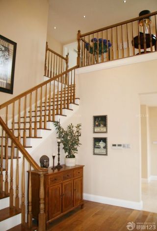 80小复式实木楼梯装修设计效果图片