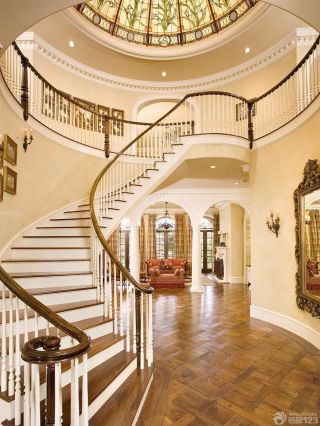 古典风格别墅大厅旋转楼梯装装修效果图