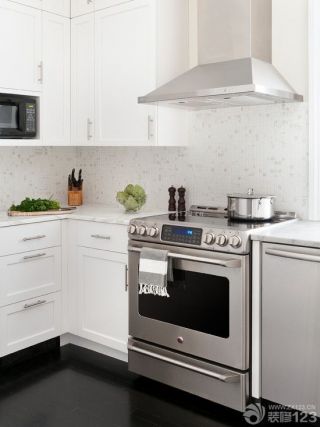 美式家装90小户型厨房白色橱柜装修样板房图片