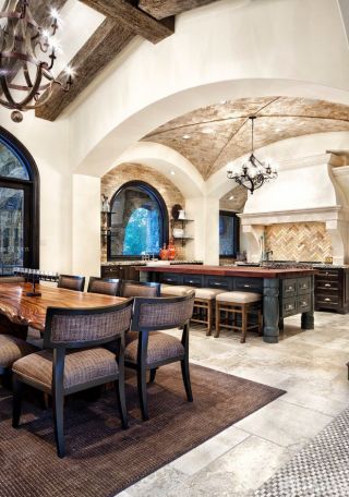美式古典风格别墅厨房餐厅装修样板间