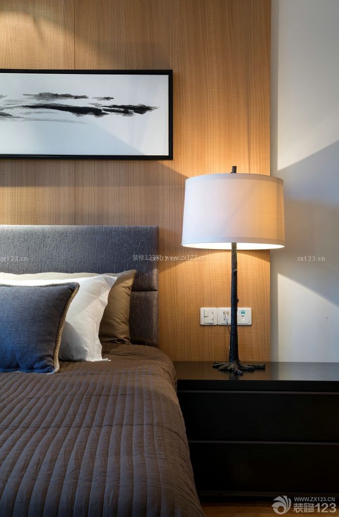 卧室床头背景墙台灯装修效果图片