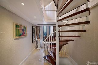 复式住宅金属楼梯装修效果设计图片