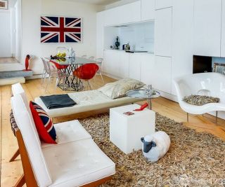 美式家装小户型多功能沙发床客厅摆放图片