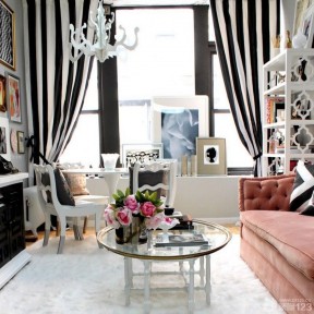 绚丽客厅条纹窗帘色彩搭配效果图欣赏
