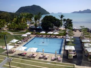 度假酒店游泳池设计实景图片