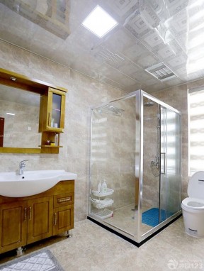 美式家装卫生间玻璃移门装修效果图片