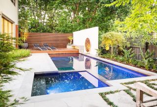 现代自建房庭院游泳池设计装修效果图片