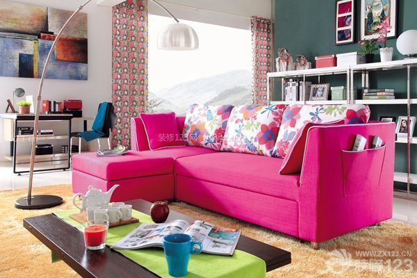 客厅沙发颜色的选择会影响到整个家庭的风水运势