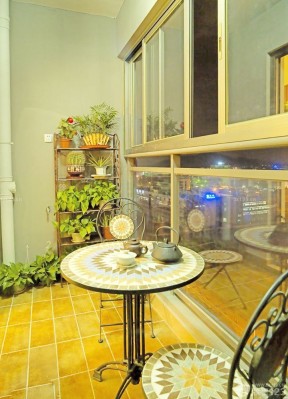 交换空间阳台设计 圆形茶几装修效果图片