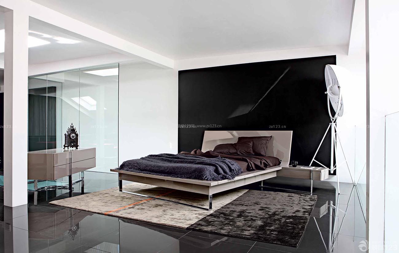 现代卧室床头黑色背景墙面装修效果图片