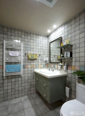 宾馆小卫生间绿色浴室柜装修效果图片