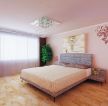 温馨卧室硅藻泥背景墙设计装修效果图片