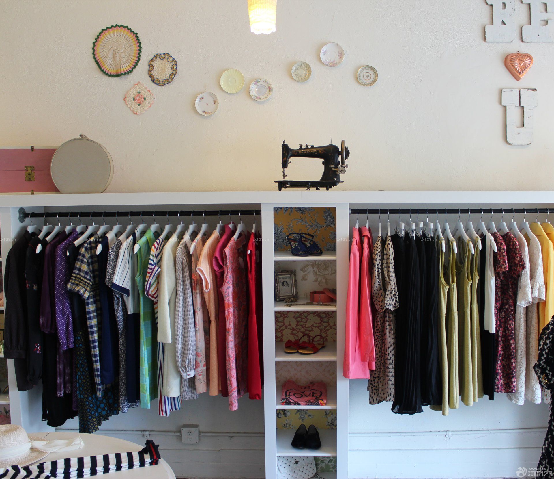 小服装店衣柜设计图片_装修123效果图