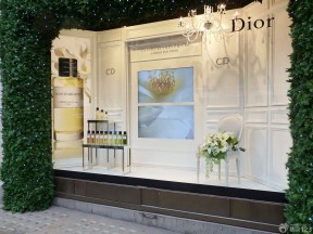 韩国奢侈化妆品店橱窗设计装修图片