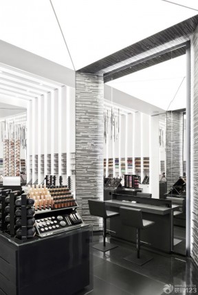 个性韩国化妆品店黑色地砖装修效果图片