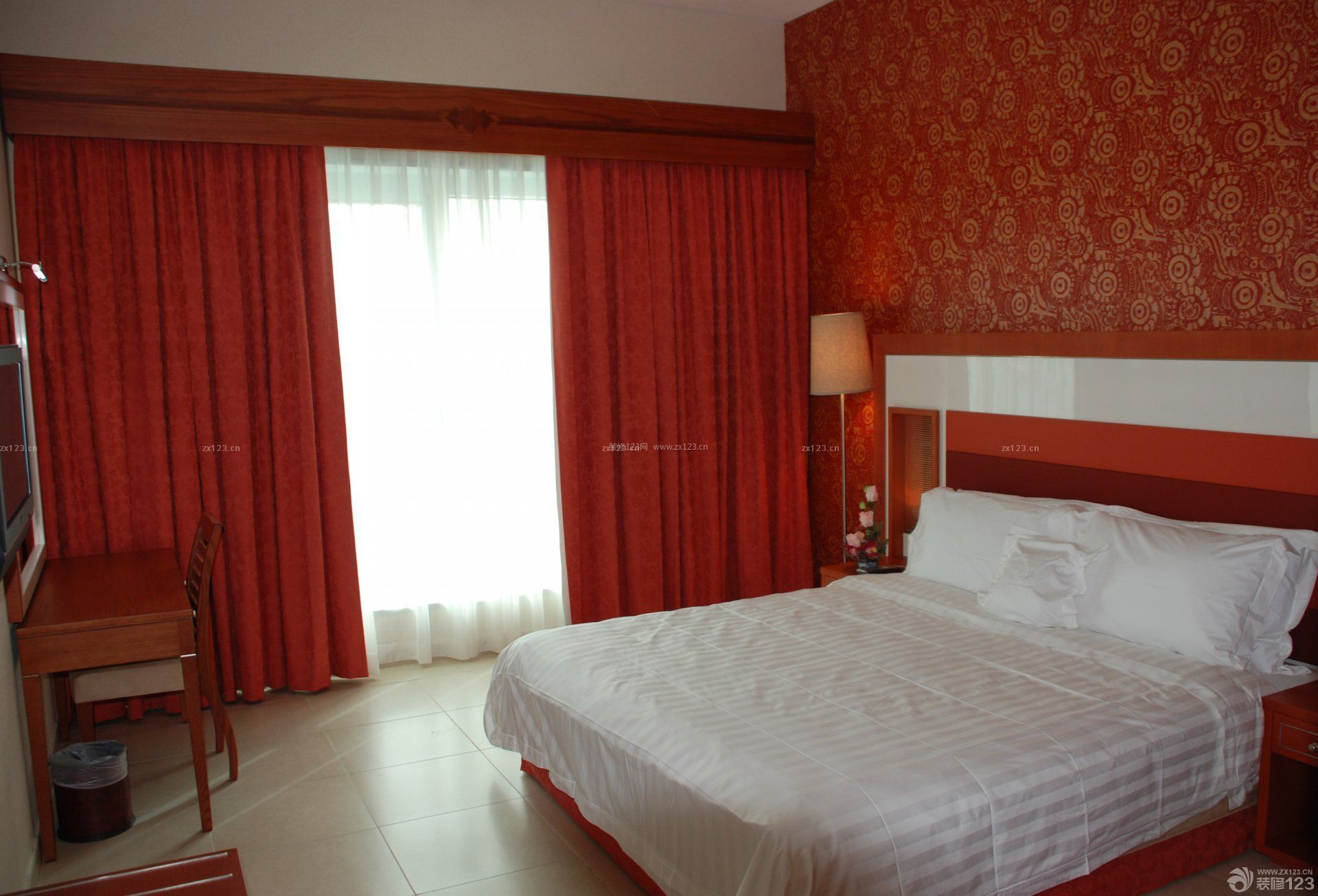 酒店式公寓室内红色窗帘装修装修图片