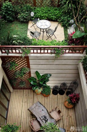 中式阳台创意 原木地板装修效果图片