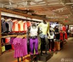 loft风格中老年服装店装修图