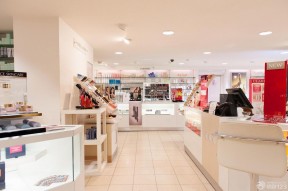 唯美韩国化妆品店泛白色地砖装修效果图片