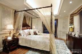 欧式风格卧室床的摆放设计