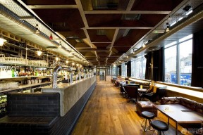 个性工业loft风格酒吧原木地板装修效果图片