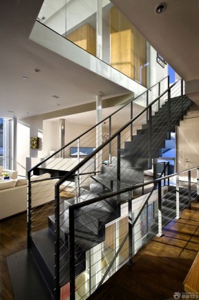 现代公司楼梯间设计 棕黄色木地板图样