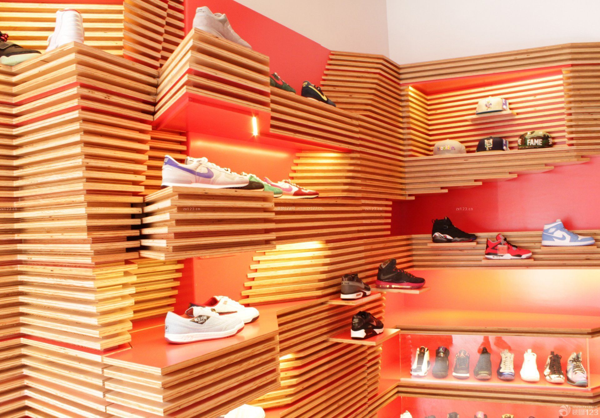 个性鞋店鞋架背景墙造型装修效果图片