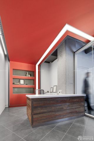 红色公司办公室背景墙设计效果图片