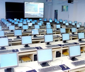 深圳市学校多媒体教室电脑桌装修效果图片
