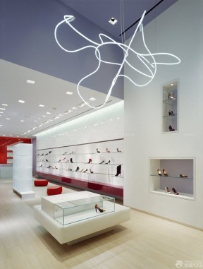 品牌鞋店可以坐着换鞋的鞋柜装修效果图