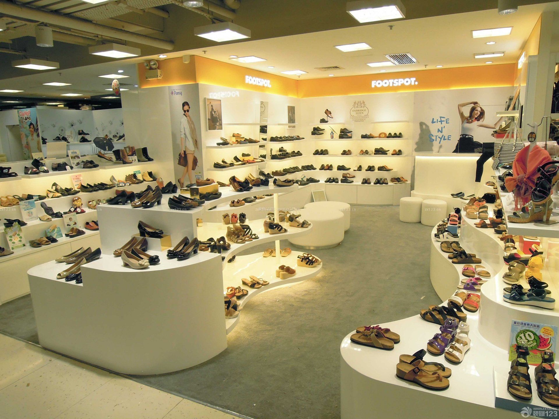商场鞋柜鞋展示图图片