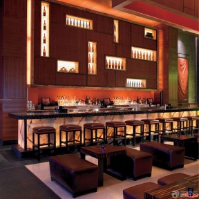 创意日式酒吧棕色墙面装修效果图片