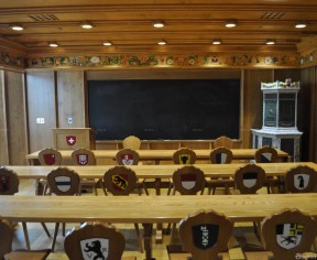 国外学校室内木质吊顶装修设计图片