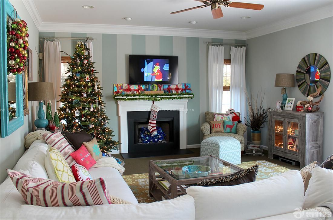 紧凑小客厅圣诞装饰装修效果图片