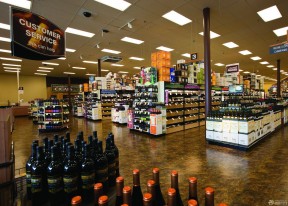 商场酒柜图片 美式超市装修