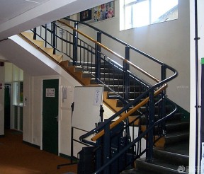 学校楼梯效果图 楼梯扶手