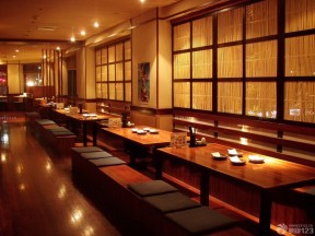 温馨日本酒吧木质茶几装修效果图片