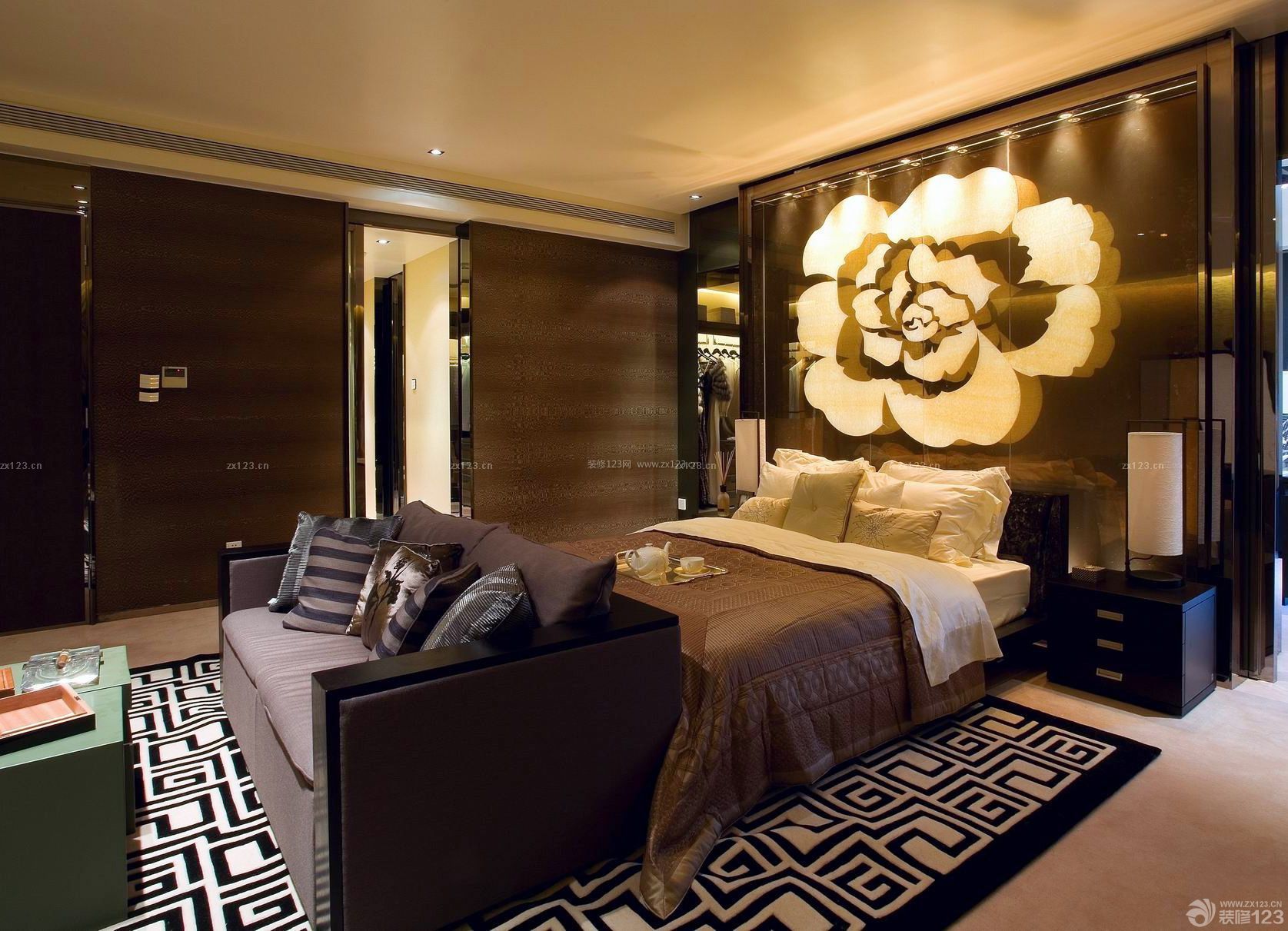 泰式卧室床头墙面设计装修效果图片