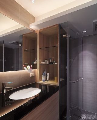 小型简约卫浴展厅室内浴室玻璃门装修效果图 