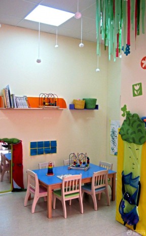 北京幼儿园装修 墙面置物架装修效果图片