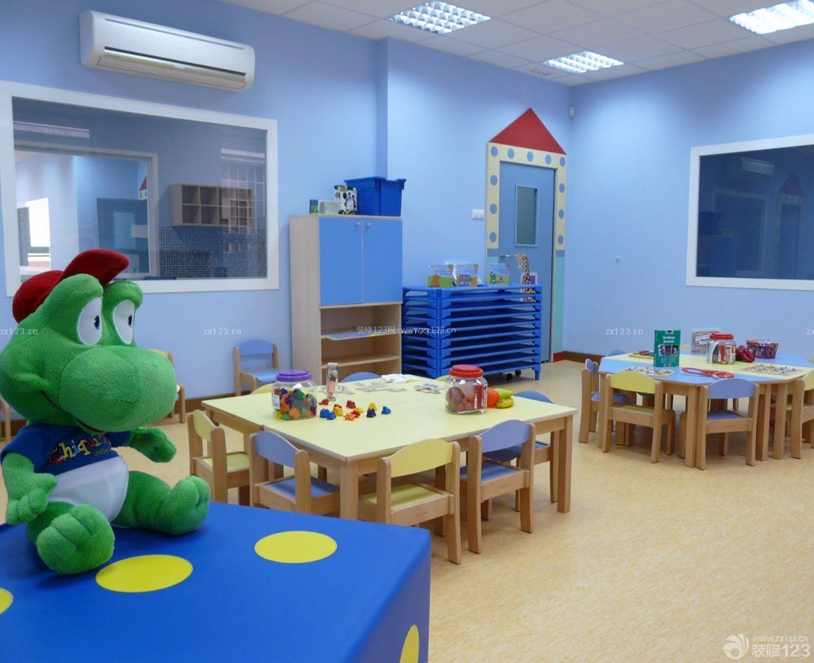 豪华幼儿园教室蓝色墙面装修效果图片