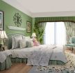 小美式风格卧室浅绿色壁纸窗帘装修效果图