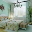 现代美式家装卧室浅绿色壁纸窗帘装修效果图