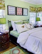 超小卧室浅绿色壁纸窗帘装修效果图