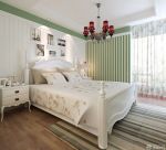美式家居风格卧室浅绿色壁纸窗帘装修效果图