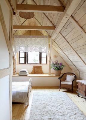 斜顶卧室装修效果图 木质吊顶