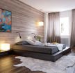 简单卧室木质背景墙装修效果图片