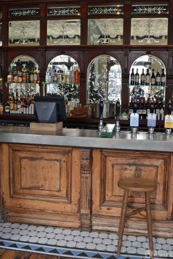 时尚小酒吧设计玻璃背景墙装修效果图片