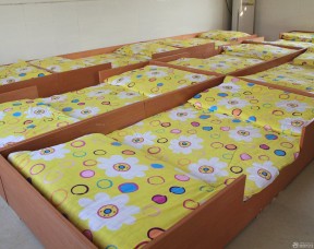 幼儿园小孩床图片