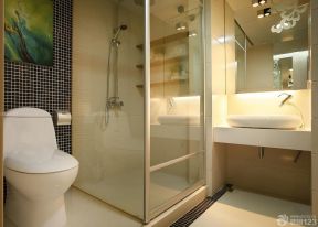 干湿分离卫生间装修效果图 浴室玻璃门图片